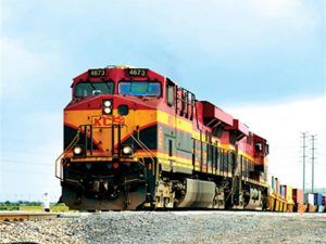 Kansas City Southern de México (KCSM) y Ferrocarril Mexicano (Ferromex) aumentaron su participación en el mercado ferroviario de México de enero a mayo de 2021 frente al mismo periodo de 2019, de acuerdo con datos de la Secretaría de Comunicaciones y Transportes (SCT). Kansas City Southern de México (KCSM) and Ferrocarril Mexicano (Ferromex) increased their participation in the Mexican rail market from January to May 2021 compared to the same period in 2019, according to data from the Ministry of Communications and Transportation (SCT) .