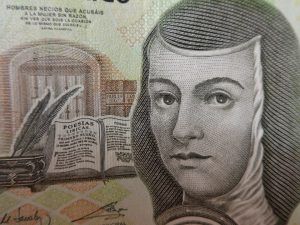 El peso inicia la sesión con una depreciación de 2.26% o 51.9 centavos, cotizando alrededor de 23.46 pesos por dólar.