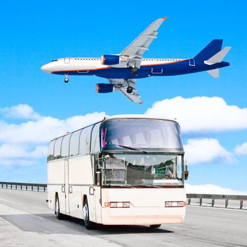 En México crece la competencia entre los servicios de autobuses y aviones.