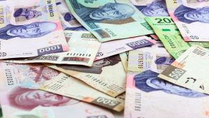 El peso cerró la semana con una apreciación moderada de 0.41% o 7.7 centavos, cotizando alrededor de 18.77 pesos por dólar, tocando un mínimo de 18.5595 pesos, nivel no visto desde el 1 de octubre del 2018.