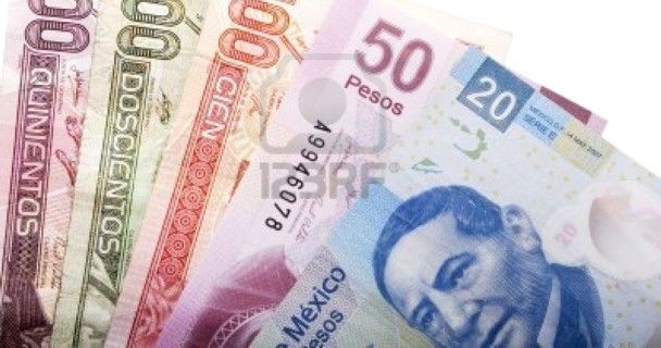 El peso cerró la sesión con una depreciación de 0.62% o 12.2 centavos, cotizando alrededor de 19.94 pesos por dólar. The peso closed the session with a depreciation of 0.62% or 12.2 cents, trading around 19.94 pesos per dollar.