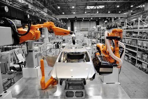 ABB tiene entre sus principales competidores en el negocio de robótica y automatización discreta a Fanuc, Kuka, Yaskawa, Kawasaki, Dürr, Stäubli, Universal Robots, Rockwell Automation y Siemens.