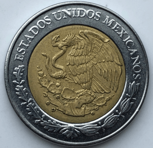 El peso cerró la sesión con una depreciación de 1.62% o 38.4 centavos, cotizando alrededor de 24.08 pesos por dólar.