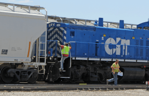 La línea corta del ferrocarril Texas Pacífico se conectará con la red de Ferromex en la ciudad fronteriza de Ojinaga, Chihuahua, en México, lo que daría a la empresa MMEX Resources Corporation (MMEX) acceso a los mercados del oeste de México.