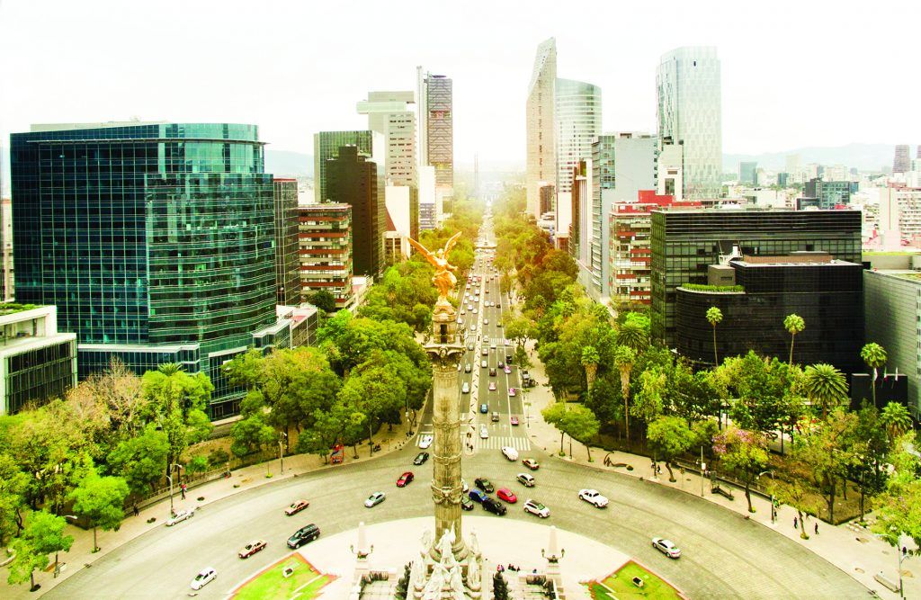 Mexico's economy registered a fall of 18.9% in the second quarter, on an annualized basis and with seasonally adjusted figures, the Inegi reported.