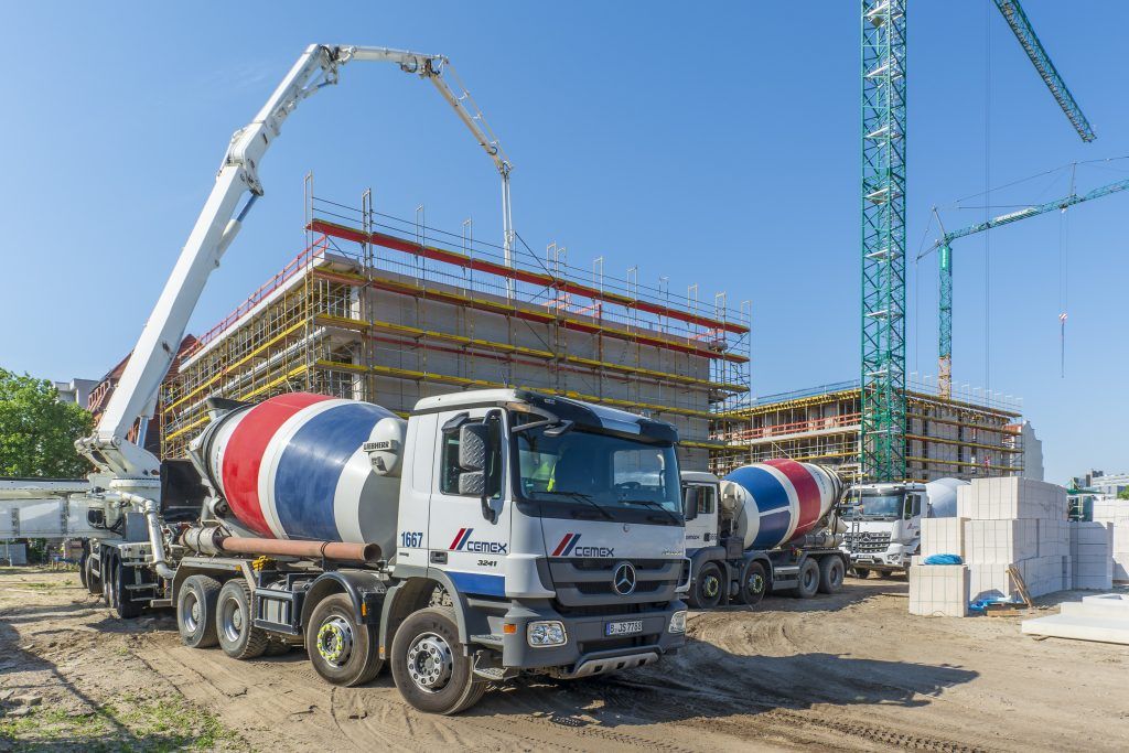 Cemex reported Monday that it closed the previously announced sale of certain UK assets to the Breedon Group for approximately $ 230 million.