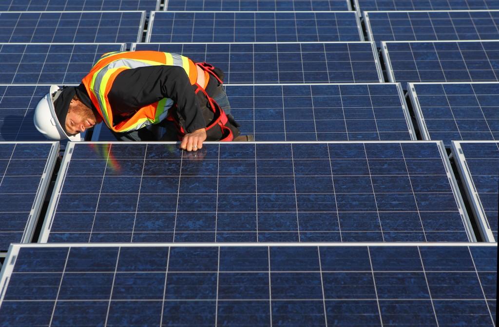 The top three exporters of solar energy products and related goods in 2019 were China (28% share in world exports), Japan (10%) and the United States (10%), according to a report by the World Trade Organization ( WTO).