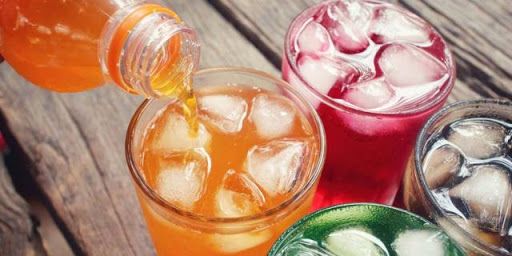 México tiene el mayor consumo per cápita de refrescos (bebidas carbonatadas) del mundo, cerca de 148 litros anuales, de acuerdo con información de Canadean, referida por Organización Cultiba. Mexico has the highest per capita consumption of soft drinks (carbonated beverages) in the world, about 148 liters per year, according to information from Canadean, referred to by Organización Cultiba.