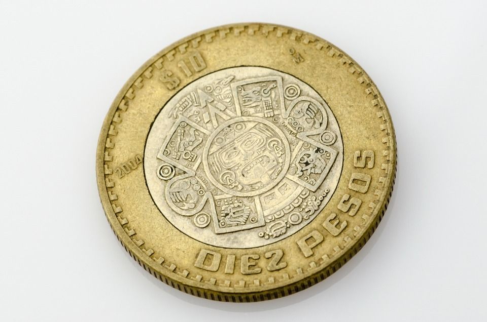 The peso starts the session with an appreciation of 0.52% or 10.5 cents, trading around 20.00 pesos per dollar, with the exchange rate touching a low of 19.9282 pesos, a level not seen since March 6.