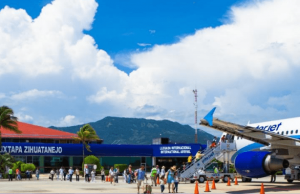 Grupo Aeroportuario del Centro Norte (OMA) reported this Wednesday that the number of total passengers (terminal passengers) transported in its 13 airports during the month of December 2020 decreased 41.5% compared to what was registered in the same period of 2019.