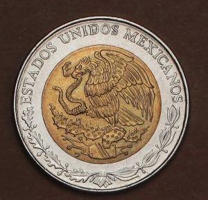 En mayo, el peso mexicano cerró con una apreciación de 1.45% o 29.3 centavos, con el tipo de cambio pasando de 20.2462 al cierre de abril, a 19.9527 pesos por dólar hoy, cierre de mayo. In May, the Mexican peso closed with an appreciation of 1.45% or 29.3 cents, with the exchange rate going from 20.2462 at the end of April, to 19.9527 pesos per dollar today, the end of May.