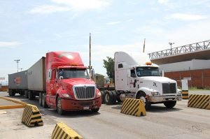 Las exportaciones de México totalizaron 40,313.4 millones de dólares en agosto, lo que representó un crecimiento de 9% a tasa anual, informó el Inegi. Mexico's exports totaled 40,313.4 million dollars in August, which represented a 9% growth at an annual rate, informed the Inegi.