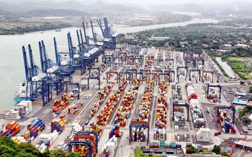 Through its subsidiary PPC, Hutchinson Whampoa operates 168 gantry cranes in the ports of Balboa and Cristóbal, in Panama.