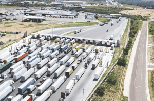 El proyecto del Puente Internacional Nuevo Laredo 4/5 se abordó en el Diálogo Económico de Alto Nivel entre México y Estados Unidos (DEAN), informó la Secretaría de Economía, Tatiana Clouthier. The Nuevo Laredo 4/5 International Bridge project was addressed in the High Level Economic Dialogue between Mexico and the United States (DEAN), reported the Ministry of Economy, Tatiana Clouthier.