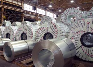 Steel Dynamics informó que planea invertir 600 millones de dólares en la construcción de líneas de revestimiento de acero en Estados Unidos. Steel Dynamics reported that it plans to invest $ 600 million in the construction of steel casing lines in the United States.