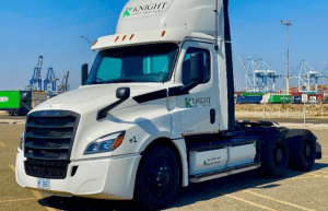 Knight-Swift Transportation Holdings Inc. reportó ingresos por 1,223 millones de dólares en el primer trimestre de 2021, un aumento de 8.7% en comparación con el mismo periodo de 2020. Knight-Swift Transportation Holdings Inc. reported revenue of $ 1.223 million in the first quarter of 2021, an increase of 8.7% compared to the same period in 2020.