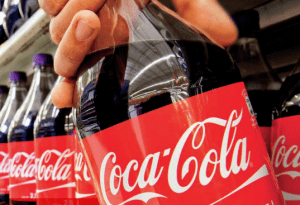 Arca Continental informó que registró un aumento de 5.5% interanual en el tercer trimestre de 2022 en el volumen de ventas de refrescos en México. Arca Continental reported a 5.5% year-over-year increase in soft drink sales volume in Mexico in the third quarter of 2022.