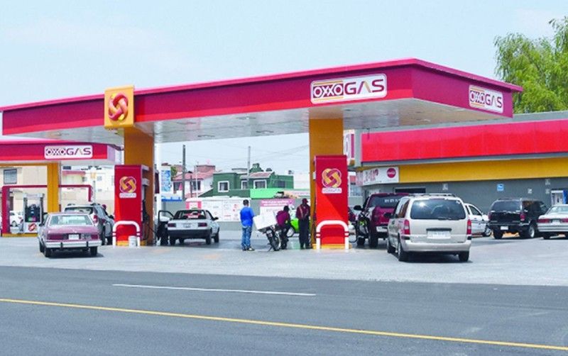 FEMSA alcanzó una red de 561 estaciones de servicio OXXO Gas al cierre del primer trimestre de 2021, tres más que al término de 2020. FEMSA reached a network of 561 OXXO Gas service stations at the end of the first quarter of 2021, three more than at the end of 2020.