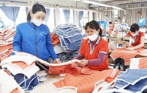 Las exportaciones de Vietnam a Estados Unidos subieron a una tasa interanual de 48.2% en el acumulado de los cuatro primeros meses de 2021, a 29,930 millones de dólares estadounidenses, de acuerdo con información de Aduanas de Vietnam. Vietnam's exports to the United States rose at a year-on-year rate of 48.2% in the accumulated rate of the first four months of 2021, to US $ 29.93 billion, according to information from Vietnam Customs.