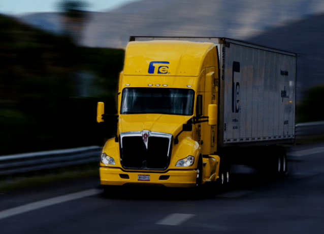 Los servicios de autotransporte de carga en México tienden a operar cada vez más con empresas grandes, destacó Traxión. Freight trucking services in Mexico increasingly tend to operate with large companies, Traxion noted.