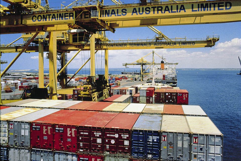 Las exportaciones de Australia registraron un crecimiento intermensual de 6% en mayo, a 42,233 millones de dólares australianos. Australia's exports posted 6% month-on-month growth in May to A $ 42.233 million.