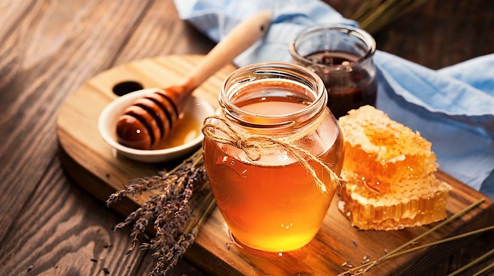 La demanda de miel en los Estados Unidos continúa creciendo, con un uso en 2020 de 571 millones de libras, esto es 8% más que en 2019, informó el Departamento de Agricultura (USDA). The demand for honey in the United States continues to grow, with a 2020 use of 571 million pounds, this is 8% more than in 2019, reported the Department of Agriculture (USDA).