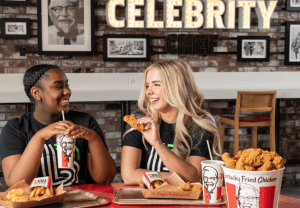 KFC, Taco Bell y Pizza Hut en el segundo trimestre de 2021. Yum Brands increased its same-store sales across its KFC, Taco Bell and Pizza Hut divisions in the second quarter of 2021.