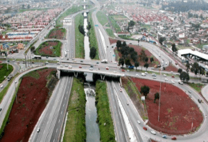 La empresa Aleatica informó que el Circuito Exterior Mexiquense (CEM) superó en el segundo trimestre de 2021 el nivel de tráfico máximo anterior a la pandemia de Covid-19. The Aleatica company reported that the Circuito Exterior Mexiquense (CEM) exceeded the maximum traffic level prior to the Covid-19 pandemic in the second quarter of 2021.