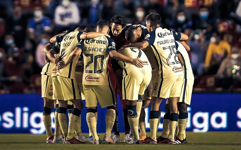 La Cofece sancionó a 17 clubes de la Liga MX, a la Federación Mexicana de Futbol (FMF) y ocho personas físicas por coludirse en el mercado de fichaje de las y los futbolistas. Cofece sanctioned 17 Liga MX clubs, the Mexican Soccer Federation (FMF) and eight individuals for colluding in the transferring market for soccer players.