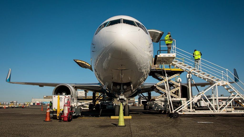 Amazon AIR, FedEx, Atlas Air, DHL Express y UPS han tomado consideraciones climáticas que fueron destacadas por la Casa Blanca. Amazon AIR, FedEx, Atlas Air, DHL Express, and UPS have taken climate considerations that were highlighted by the White House.