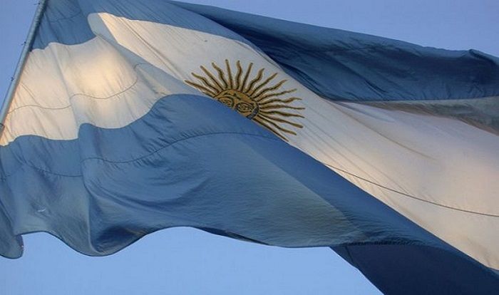 Las exportaciones agrícolas han permitido el crecimiento de la economía de Argentina, pero su PIB per cápita se ha desplomado en los últimos años, indica un informe de la Organización Mundial de Comercio (OMC). Agricultural exports have allowed Argentina's economy to grow, but its GDP per capita has plummeted in recent years, a report by the World Trade Organization (WTO) indicates.