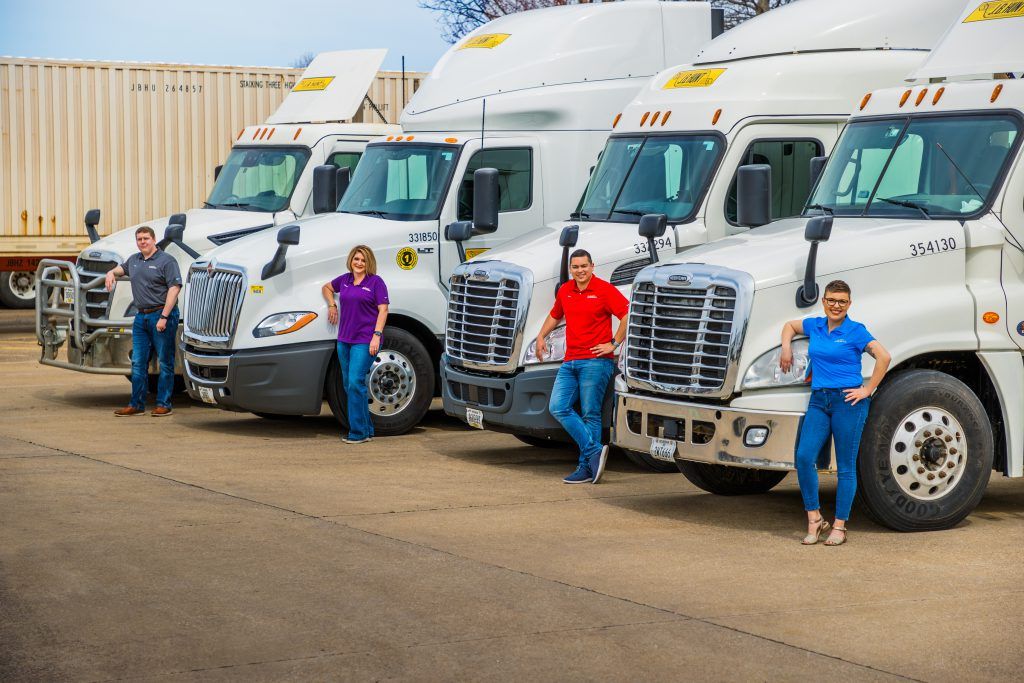 La producción de los servicios de transporte por camión se ubicó en el primer semestre del año actual 4.1% en términos reales por debajo del mismo periodo de 2019, antes de la pandemia de Covid-19. The production of trucking services in the first half of the current year was 4.1% in real terms below the same period of 2019, before the Covid-19 pandemic.