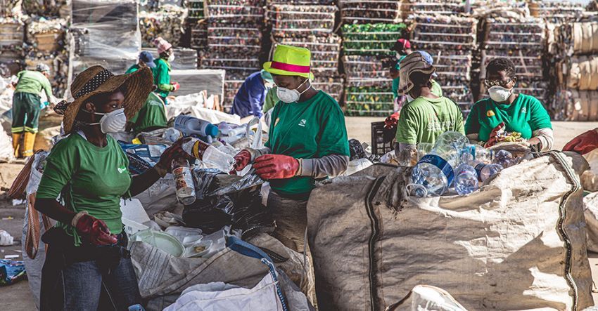 Dow y Fuenix Ecogy Group convinieron ampliar el acuerdo inicial de las empresas para escalar la producción de plásticos circulares a través del reciclaje avanzado con la construcción de una segunda planta en Weert, Países Bajos. Dow and Fuenix Ecogy Group agreed to extend the companies' initial agreement to scale circular plastics production through advanced recycling with the construction of a second plant in Weert, the Netherlands.