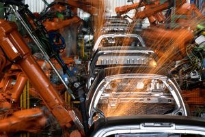 La producción mundial de vehículos ligeros registró un crecimiento de 10% interanual de enero a septiembre de 2021, a 54.6 millones de unidades, de acuerdo con datos de IHS Automotive. Global light vehicle production grew 10% year-on-year from January to September 2021, to 54.6 million units, according to data from IHS Automotive.