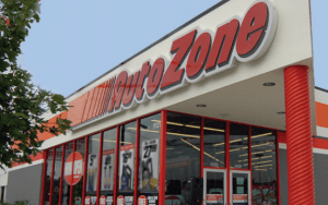 AutoZone destacó que los altos precios de la gasolina afectaron los ingresos de sus clientes y, en general, a la industria de autopartes. AutoZone noted that high gasoline prices affected its customers' revenues and the auto parts industry in general.