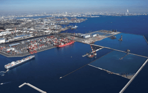 Yokohama encabezó la lista de los mejores puertos del mundo en 2020, de acuerdo con el índice Container Port Performance Index (CPPI), realizado por el Banco Mundial e IHS Markit. Yokohama topped the list of the best ports in the world in 2020, according to the Container Port Performance Index (CPPI), conducted by the World Bank and IHS Markit.