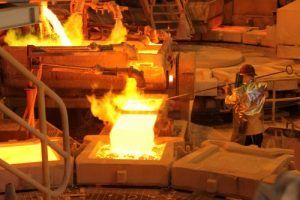 Wood Mackenzie estima que para 2040, la demanda mundial de cobre será un 50% mayor que en 2020. Wood Mackenzie estimates that by 2040, global demand for copper will be 50% higher than in 2020.