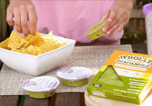 Los productos Wholly Guacamole ofrecen una línea completa de deliciosos sabores de guacamole. Wholly Guacamole products offer a full line of delicious guacamole flavors.