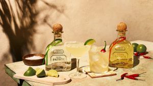 Las exportaciones de tequila y mezcal de México tuvieron un valor de aduana de 3,317 millones de dólares en 2021. Tequila and mezcal exports from Mexico had a customs value of 3,317 million dollars in 2021.