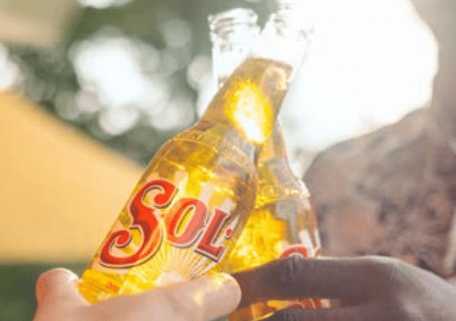 Heineken informó que su cerveza Sol alcanzó 50% del volumen internacional elaborado con energía solar en 2021. Heineken reported that its Sol beer reached 50% of the international volume made with solar energy in 2021.