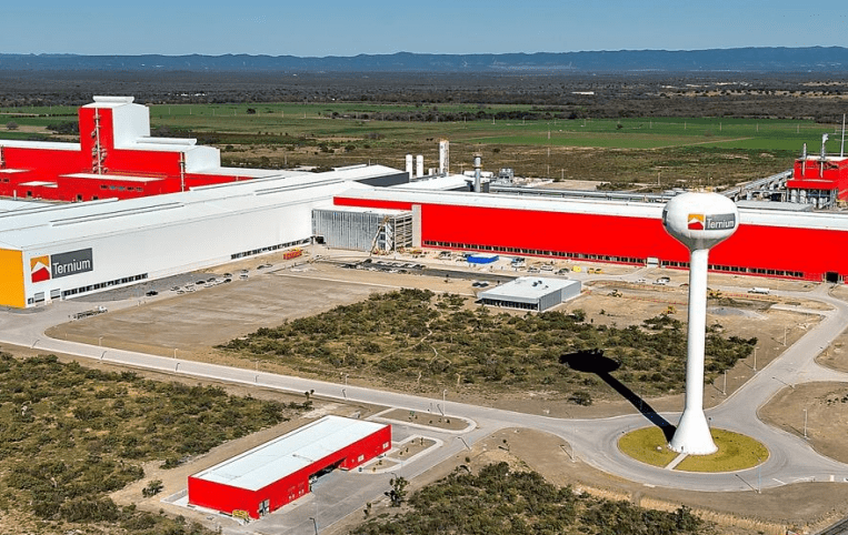 El centro industrial de Ternium en Pesquería fortaleció el posicionamiento de la empresa en el sector del mercado de acero de alta gama. Ternium's industrial center in Pesquería strengthened the company's position in the high-end steel market sector.