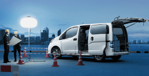 Nissan ha logrado avances en la electrificación de vehículos comerciales, tanto en furgonetas como en ambulancias y camionetas. Nissan has made progress in the electrification of commercial vehicles, both in vans and in ambulances and pickup trucks.