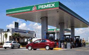 Pemex mantuvo aproximadamente 60.4% de la participación de mercado con sus estaciones de servicio (gasolinera Pemex). Pemex maintained approximately 60.4% of the market share with its service stations (Pemex gas station).