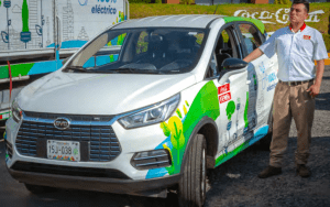 Al ampliar más de 30% la flota de vehículos eléctricos durante 2021, la empresa mexicana Coca-Cola FEMSA ya cuenta con 421 unidades. By expanding the electric vehicle fleet by more than 30% during 2021, the Mexican company Coca-Cola FEMSA already has 421 units.