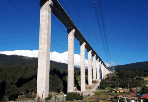 OHL reforzó en 2021 su cartera con la adjudicación de la construcción de un viaducto doble voladizo en el tramo 3 del Tren Interurbano México-Toluca. OHL reinforced its portfolio in 2021 with the award of the construction of a double cantilever viaduct in section 3 of the Mexico-Toluca Interurban Train.