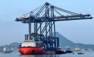 La empresa portuaria SSA México informó que operará dos nuevas grúas Súper Post-Panamax en su terminal TEC de Manzanillo, México. The port company SSA Mexico informed that it will operate two new Super Post-Panamax cranes at its TEC terminal in Manzanillo, Mexico.