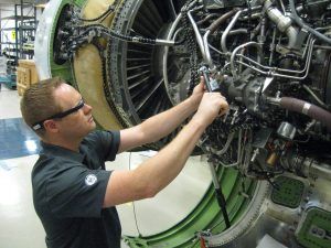 Aeronáutica: General Electric sube 12% sus ventas de motores. Aeronautics: General Electric's engine sales up 12%. Aéronautique: les ventes de moteurs de General Electric ont augmenté de 12%.