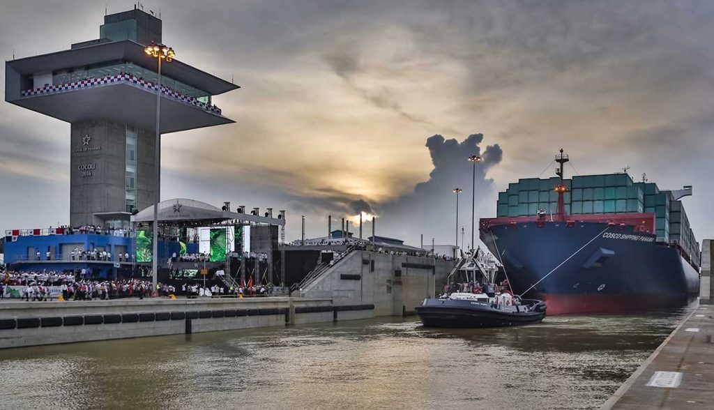 Los agentes aduanales en Panamá. Customs agents in Panama. Agents des douanes au Panama.