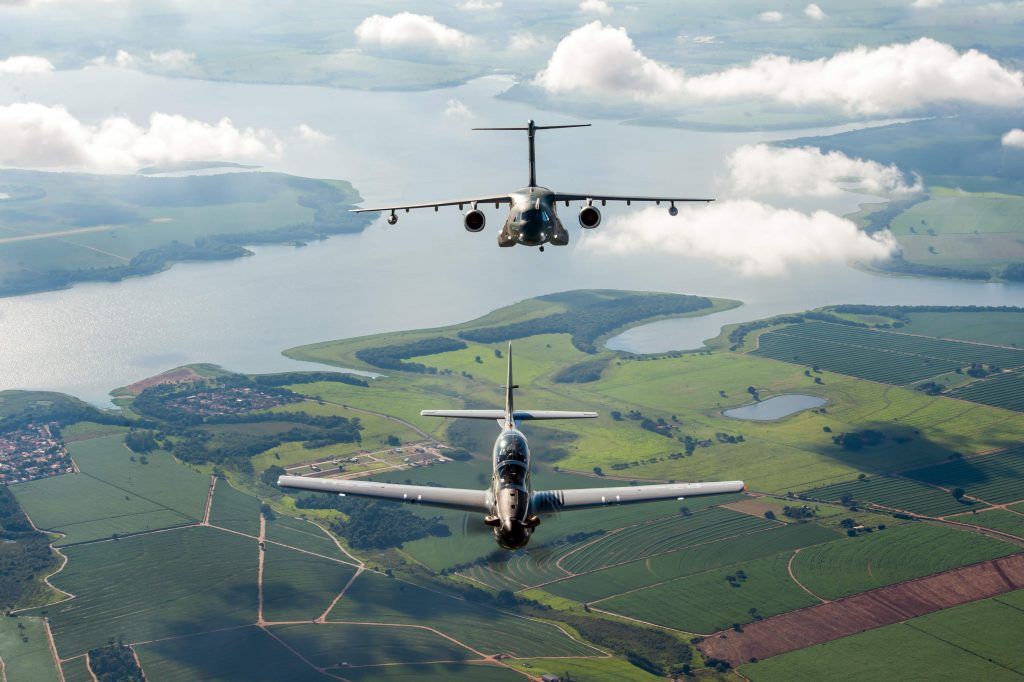 Los 18 principales clientes de Embraer. Embraer's top 18 customers. Les 18 principaux clients d'Embraer. Os 18 maiores clientes da Embraer.