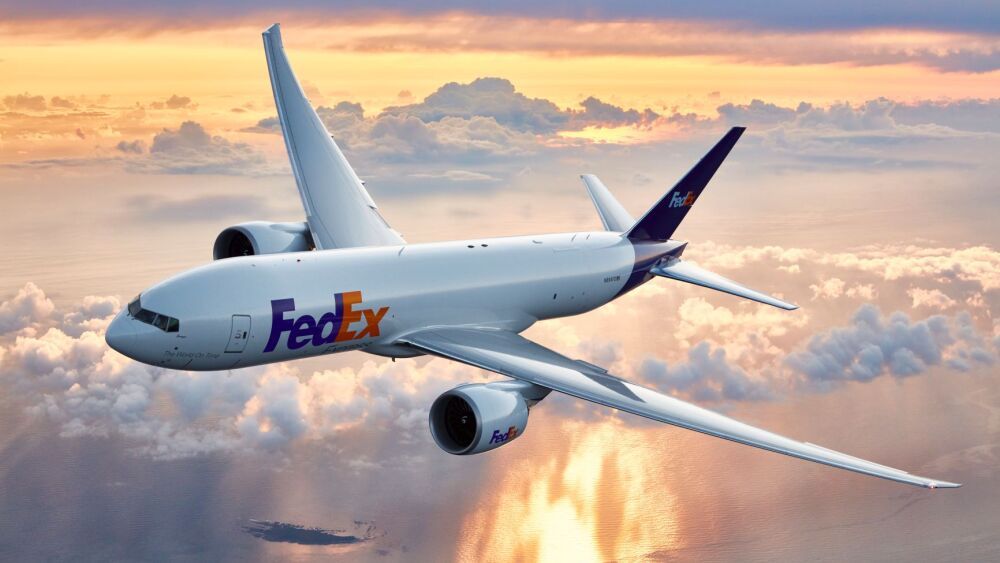 FedEx: menos aviones, más redes. FedEx: fewer planes, more networks. FedEx : moins d'avions, plus de réseaux. FedEx: menos aviões, mais redes.